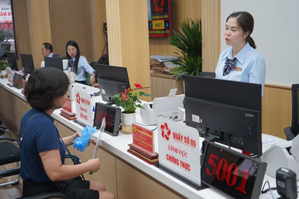 Người dân có thể nộp văn bản công chứng điện tử trong các giao dịch về đất đai